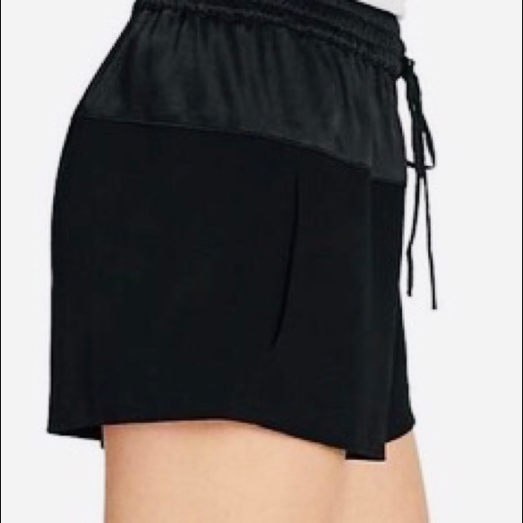 Vince Women’s Black Drop-yoke Boxer Shorts in Size Small - Picture 6 of 6